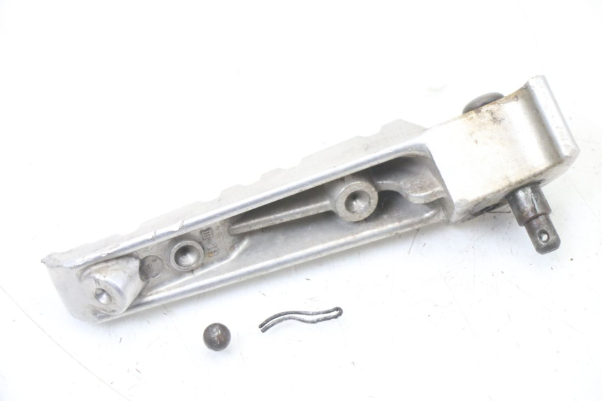 photo de DESCANSO DE PÉ TRASEIRO DIREITO YAMAHA X-MAX XMAX ABS 250 (2010 - 2014) - Outro ângulo de visão