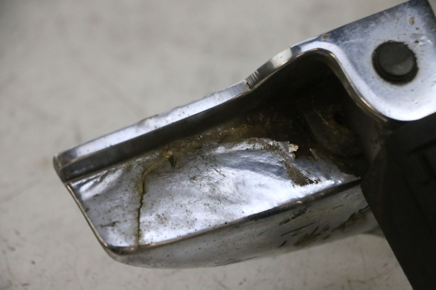 photo de DESCANSO DE PÉ TRASEIRO DIREITO KYMCO ZING 125 (1997 - 2003) - Detalhes característicos