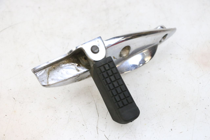 photo de DESCANSO DE PÉ TRASEIRO DIREITO KYMCO ZING 125 (1997 - 2003) - Ampliação dos componentes