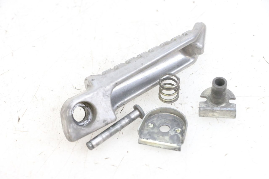 photo de DESCANSO DE PÉ TRASEIRO DIREITO KAWASAKI ZR 7 750 (1999 - 2004) - Zoom do estado de desgaste