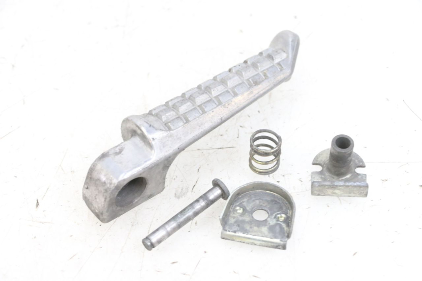 photo de DESCANSO DE PÉ TRASEIRO DIREITO KAWASAKI ZR 7 750 (1999 - 2004) - Outro ângulo de visão