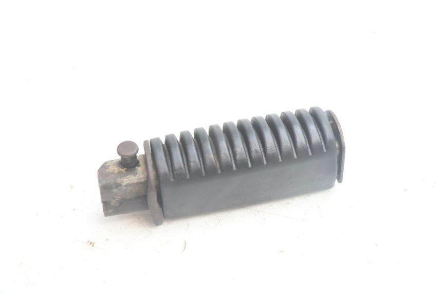 photo de DESCANSO DE PÉ TRASEIRO ESQUERDO SUZUKI DR S 600 (1985 - 1989) - Zoom do estado de desgaste
