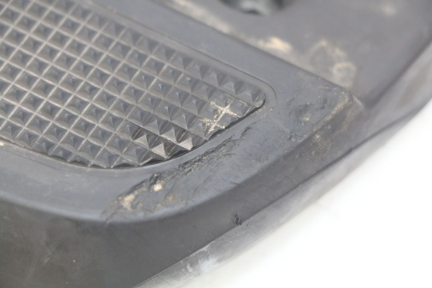 photo de DESCANSO DE PÉ TRASEIRO ESQUERDO HONDA FES PANTHEON 2T 125 (1998 - 2002) - Detalhe da peça