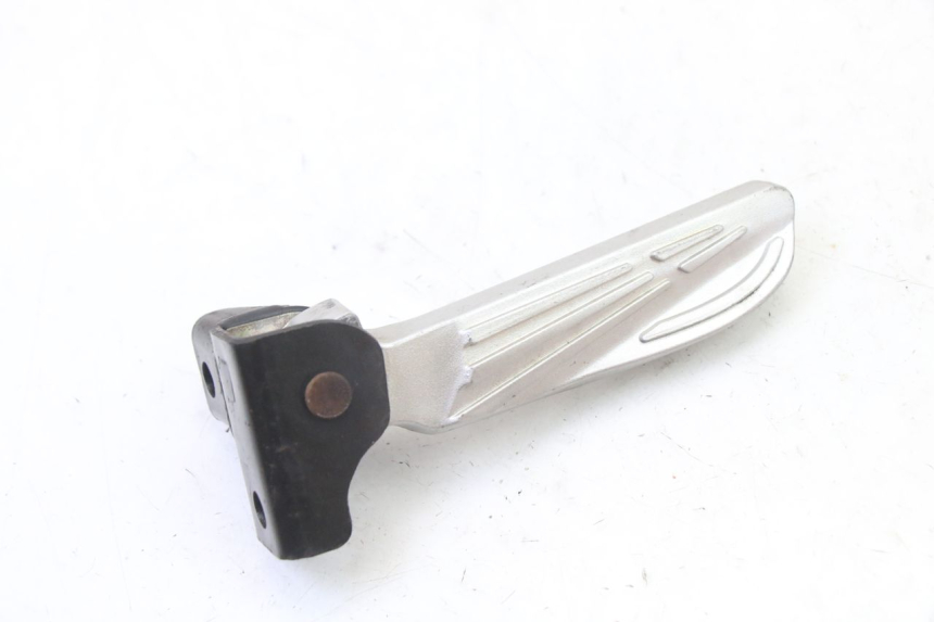 photo de DESCANSO DE PÉ TRASEIRO ESQUERDO SYM FIDDLE 3 III 125 (2014 - 2020) - Detalhe da peça
