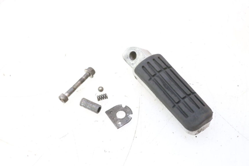 photo de DESCANSO DE PÉ TRASERO ESQUERDO YAMAHA FJR 1300 (2001 - 2005) - Detalhe da peça