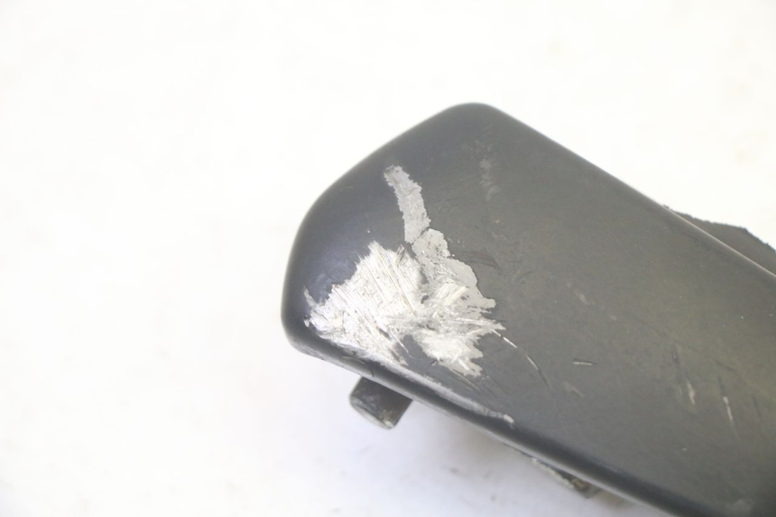 photo de DESCANSO DE PÉ TRASEIRO ESQUERDO PIAGGIO FLY 4T 50 (2013 - 2017) - Detalhe da peça
