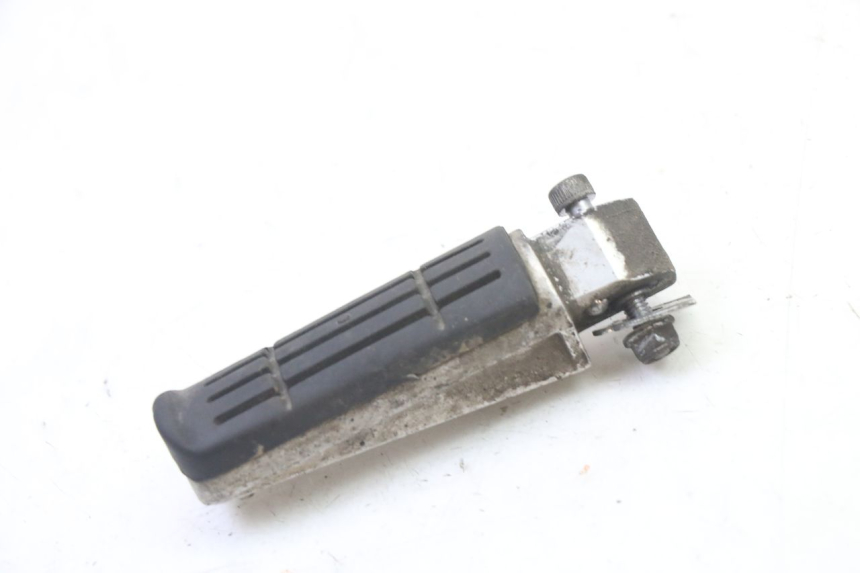 photo de DESCANSO DE PÉ TRASEIRO ESQUERDO YAMAHA FZ6 FAZER S2 600 (2007 - 2011) - Detalhe da peça