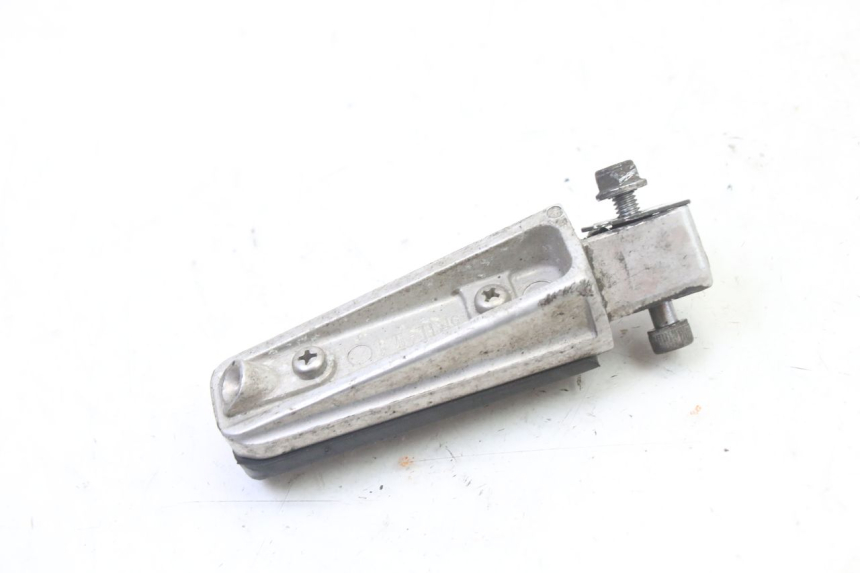 photo de DESCANSO DE PÉ TRASEIRO ESQUERDO YAMAHA FZ6 FAZER S2 600 (2007 - 2011) - Outro ângulo de visão
