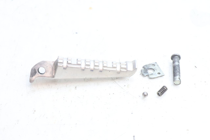 photo de DESCANSO DE PÉ TRASEIRO ESQUERDO YAMAHA FZ8 800 (2010 - 2016) - Zoom do estado de desgaste