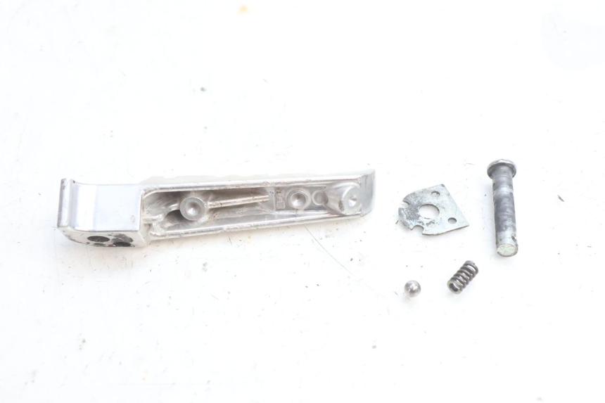 photo de DESCANSO DE PÉ TRASEIRO ESQUERDO YAMAHA FZ8 800 (2010 - 2016) - Outro ângulo de visão