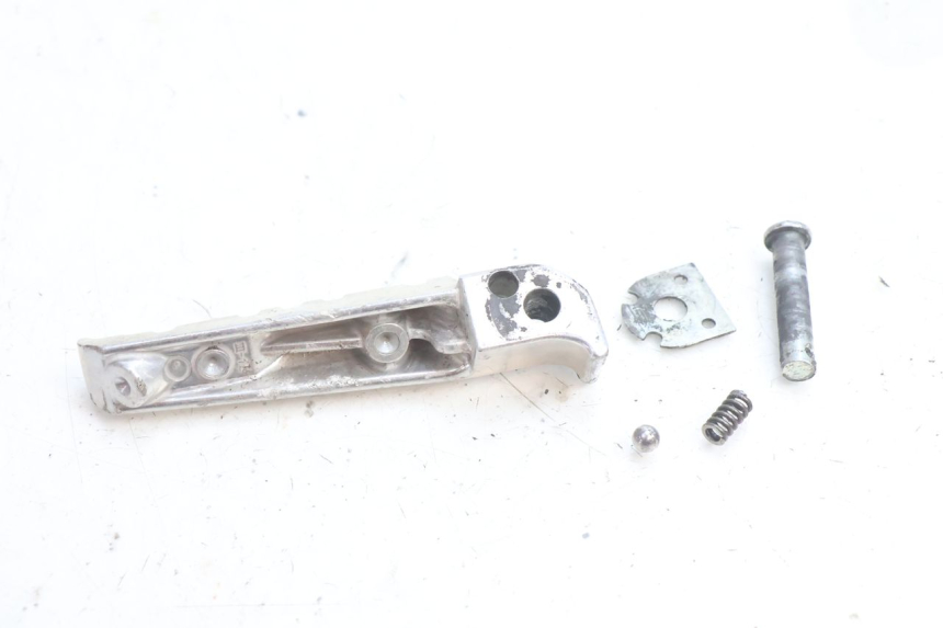 photo de DESCANSO DE PÉ TRASEIRO ESQUERDO YAMAHA FZ8 800 (2010 - 2016) - Ampliação técnica