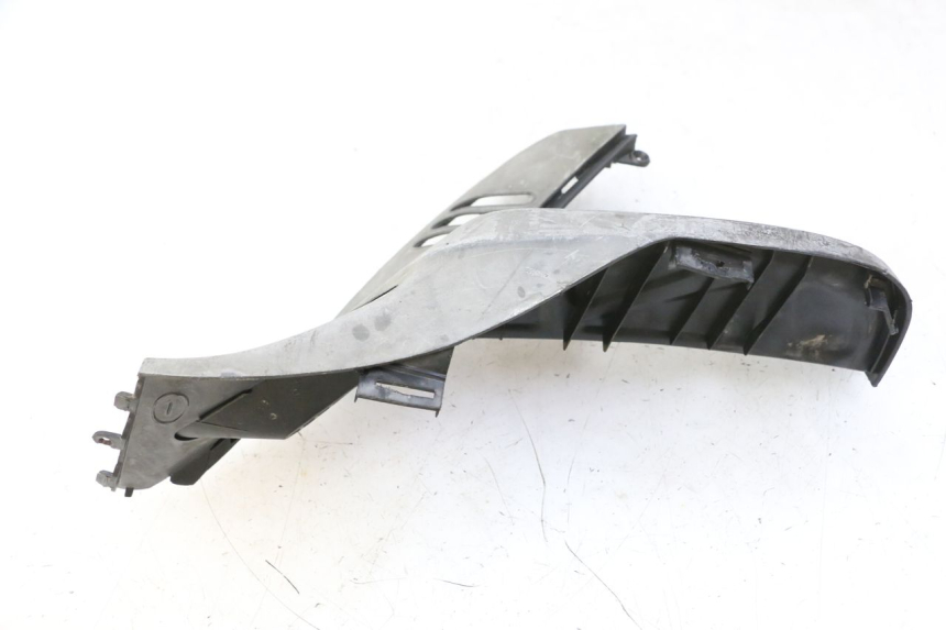photo de DESCANSO DE PÉ TRASEIRO ESQUERDO KYMCO GRAND DINK 125 (2008 - 2014) - Ampliação técnica