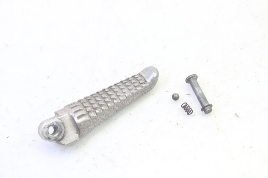 photo de DESCANSO DE PÉ TRASEIRO ESQUERDO SUZUKI GSF N BANDIT 600 (1996 - 1999) - Detalhe da peça