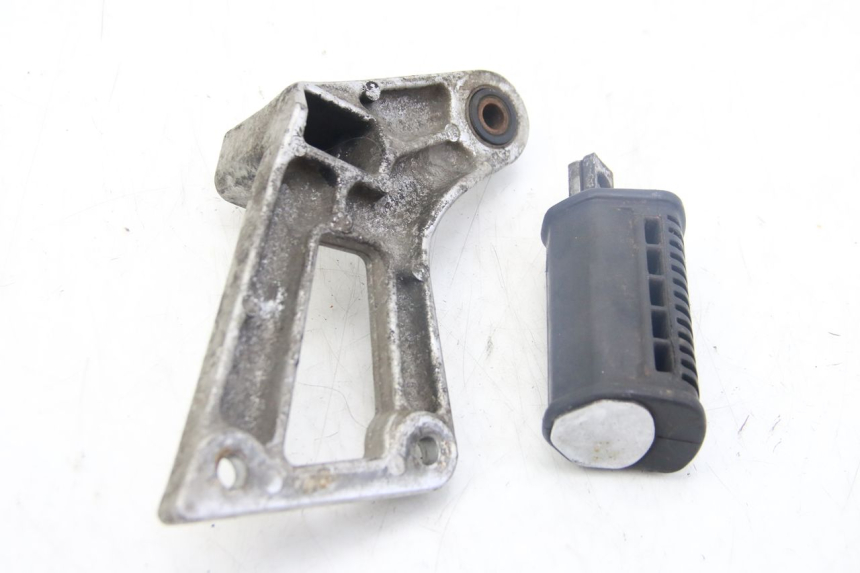 photo de DESCANSO DE PÉ TRASEIRO ESQUERDO SUZUKI GSX-F GSX  F 1100 (1988 - 1994) - Zoom do estado de desgaste