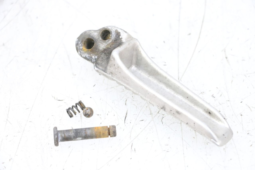 photo de DESCANSO DE PÉ TRASEIRO ESQUERDO SUZUKI GSXR GSX-R 1000 (2003 - 2004) - Zoom do estado de desgaste
