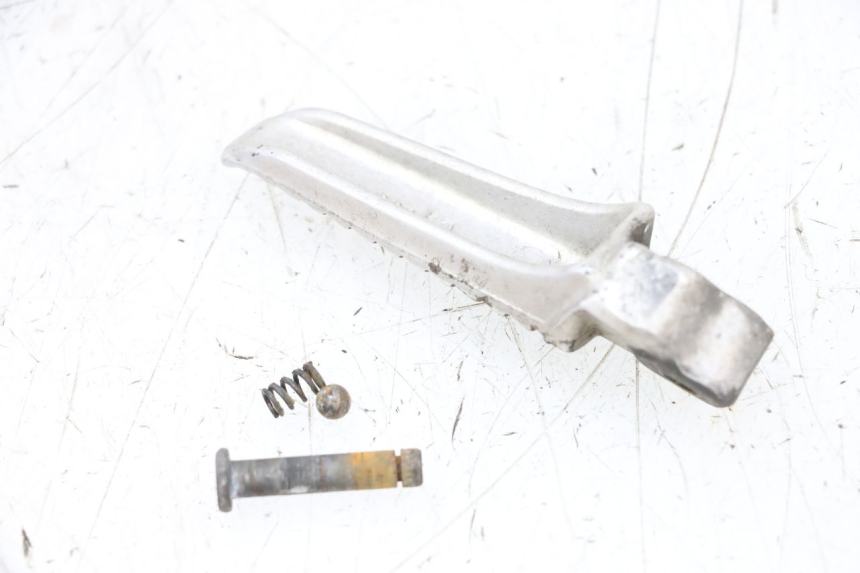 photo de DESCANSO DE PÉ TRASEIRO ESQUERDO SUZUKI GSXR GSX-R 1000 (2003 - 2004) - Outro ângulo de visão