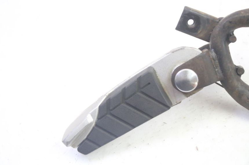 photo de DESCANSO DE PÉ TRASEIRO ESQUERDO SYM GTS EVO 125 (2009 - 2013) - Detalhe da peça