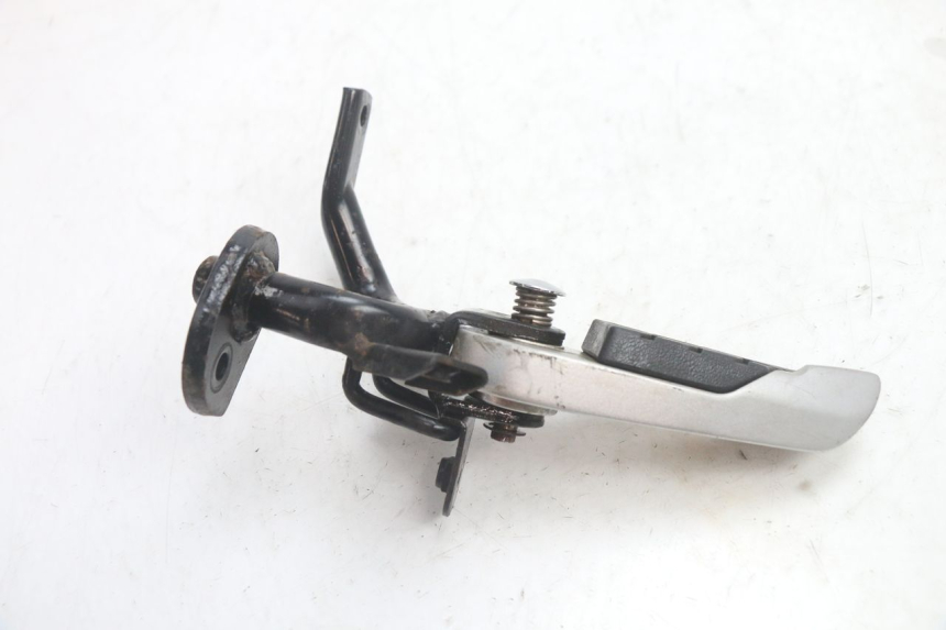 photo de DESCANSO DE PÉ TRASEIRO ESQUERDO SYM GTS EVO 125 (2009 - 2013) - Ampliação técnica