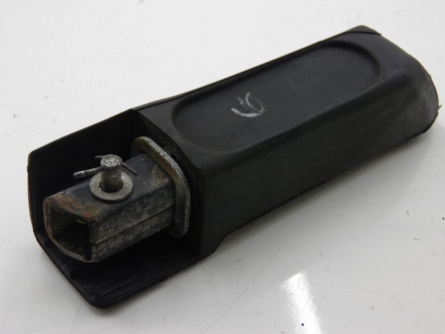 photo de DESCANSO DE PÉ TRASEIRO ESQUERDO HONDA FES S-WING SWING 125 (2007 - 2015) - Outro ângulo de visão