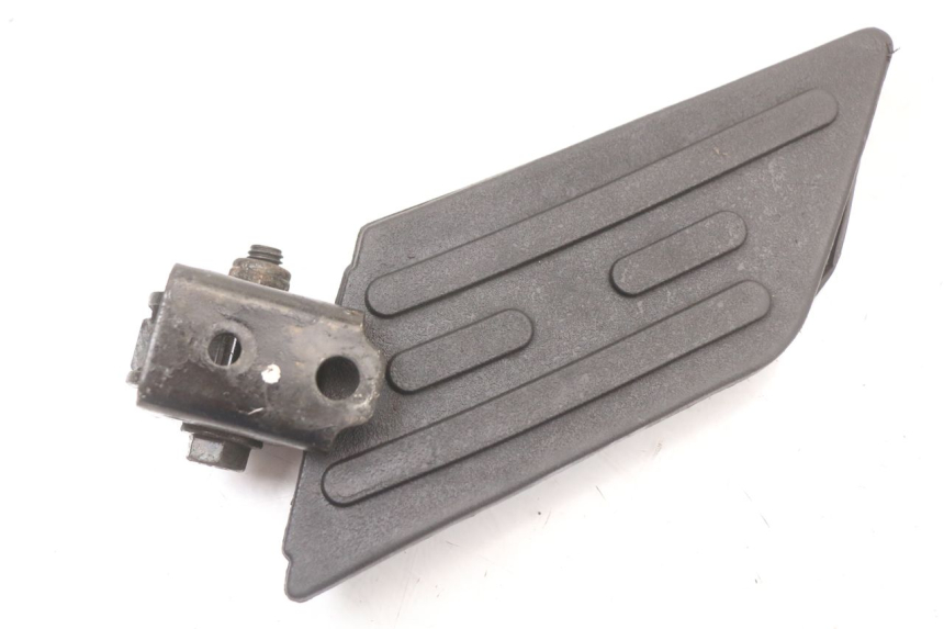 photo de DESCANSO DE PÉ TRASEIRO ESQUERDO PEUGEOT KISBEE 4T 50 (2010 - 2017) - Detalhe da peça