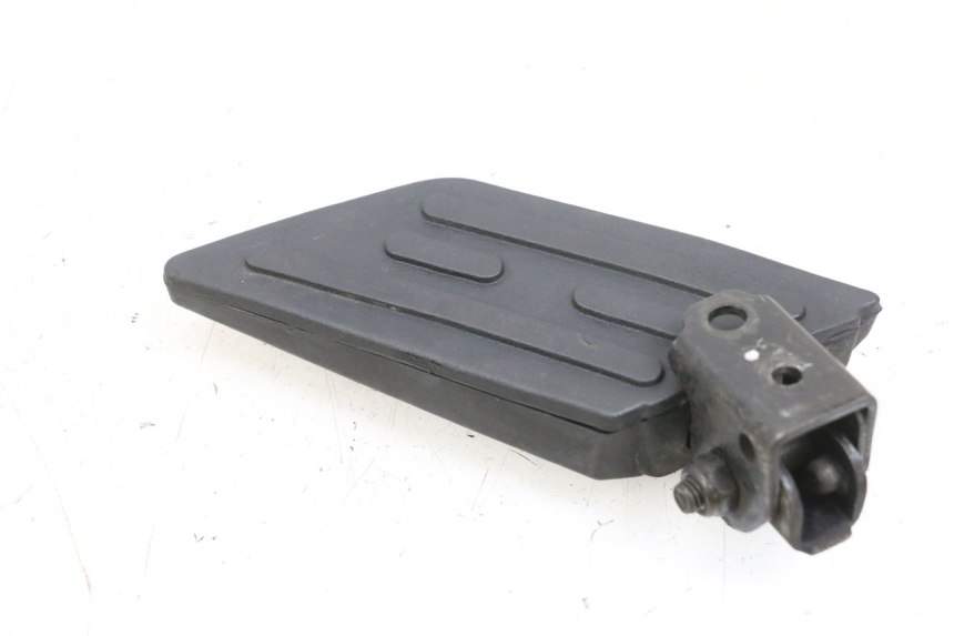 photo de DESCANSO DE PÉ TRASEIRO ESQUERDO PEUGEOT KISBEE 4T 50 (2010 - 2017) - Detalhe da peça
