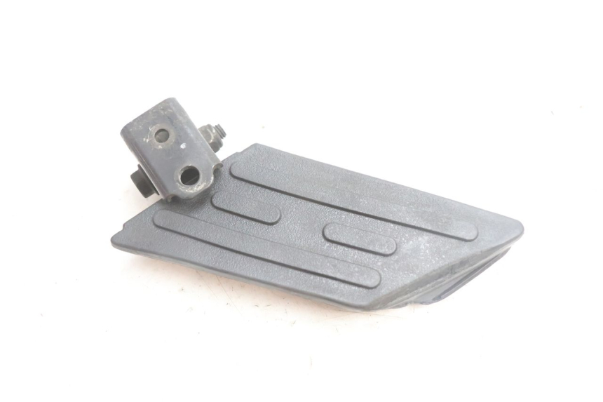photo de DESCANSO DE PÉ TRASEIRO ESQUERDO PEUGEOT KISBEE 4T 50 (2010 - 2017) - Detalhe da peça