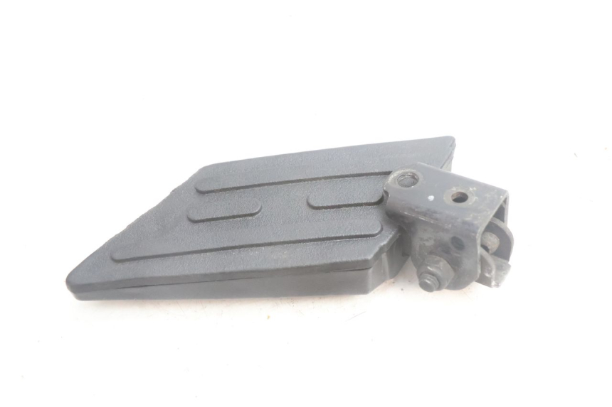 photo de DESCANSO DE PÉ TRASEIRO ESQUERDO PEUGEOT KISBEE 4T 50 (2010 - 2017) - Zoom do estado de desgaste