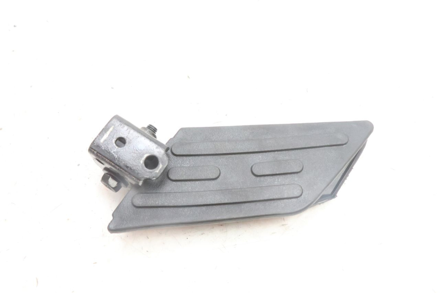 photo de DESCANSO DE PÉ TRASEIRO ESQUERDO PEUGEOT KISBEE 4T 50 (2010 - 2017) - Detalhe da peça
