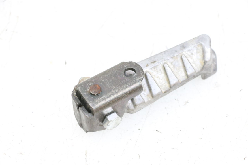 photo de DESCANSO DE PÉ TRASEIRO ESQUERDO PEUGEOT LUDIX 50 (2005 - 2007) - Outro ângulo de visão