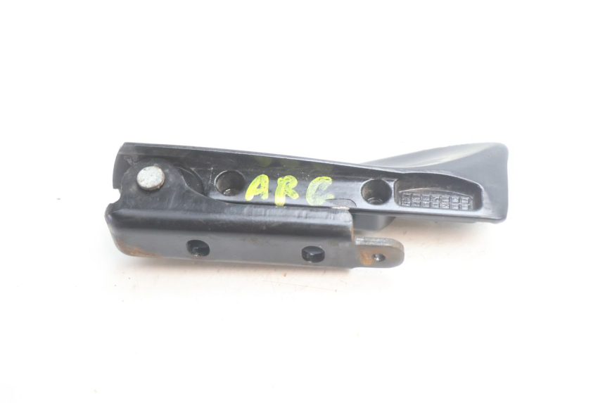 photo de DESCANSO DE PÉ TRASEIRO ESQUERDO PIAGGIO MP3 HPE 530 (2022 - 2026) - Ampliação técnica