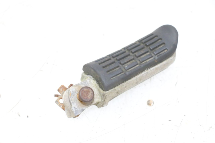 photo de DESCANSO DE PÉ TRASEIRO ESQUERDO HONDA NSR R 125 (1994 - 2003) - Ampliação técnica
