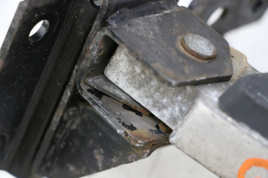photo de DESCANSO DE PÉ TRASEIRO ESQUERDO PEUGEOT SATELIS 125 (2013 - 2018) - Outro ângulo de visão