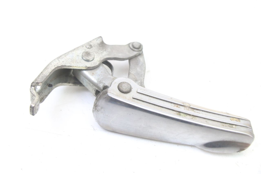 photo de DESCANSO DE PÉ TRASEIRO ESQUERDO PIAGGIO VESPA GRANTURISMO 125 (2003 - 2007) - Detalhe da peça