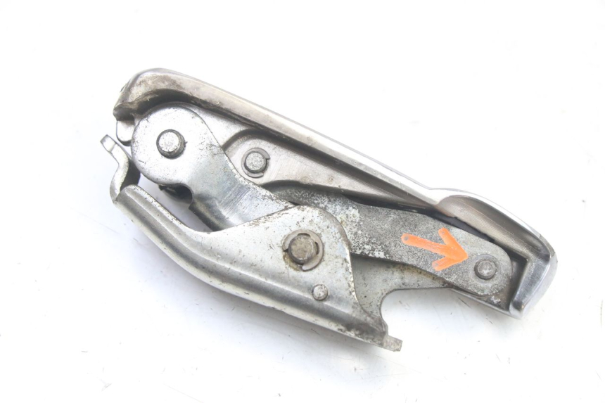 photo de DESCANSO DE PÉ TRASEIRO ESQUERDO PIAGGIO VESPA GRANTURISMO 125 (2003 - 2007) - Estado da superfície