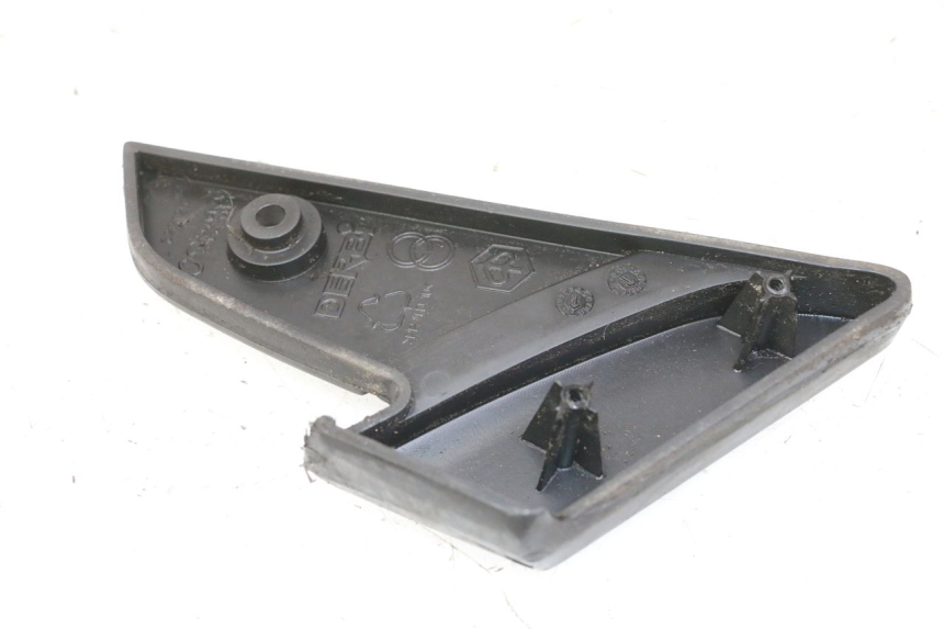 photo de DESCANSO DE PÉ TRASEIRO ESQUERDO PIAGGIO VESPA LX 150 (2005 - 2013) - Detalhe da peça