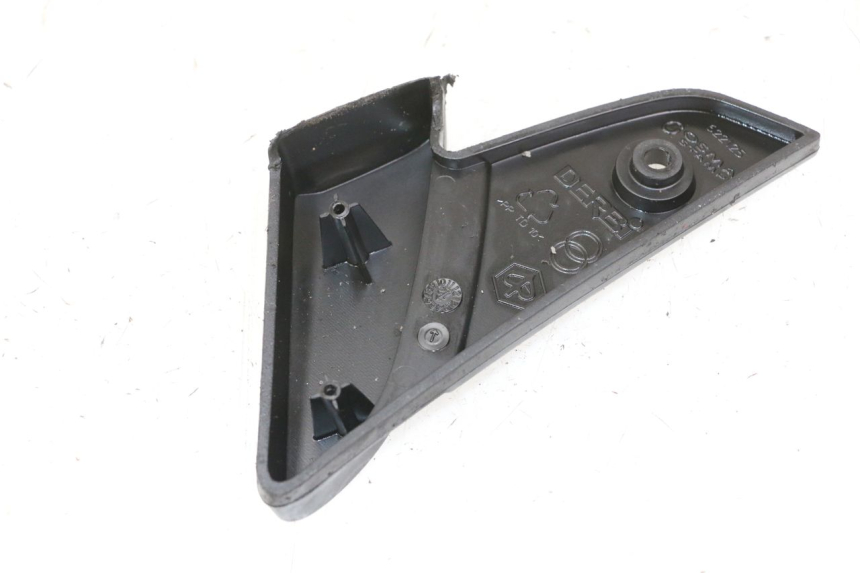 photo de DESCANSO DE PÉ TRASEIRO ESQUERDO PIAGGIO VESPA S 2T 50 (2007 - 2014) - Ampliação técnica
