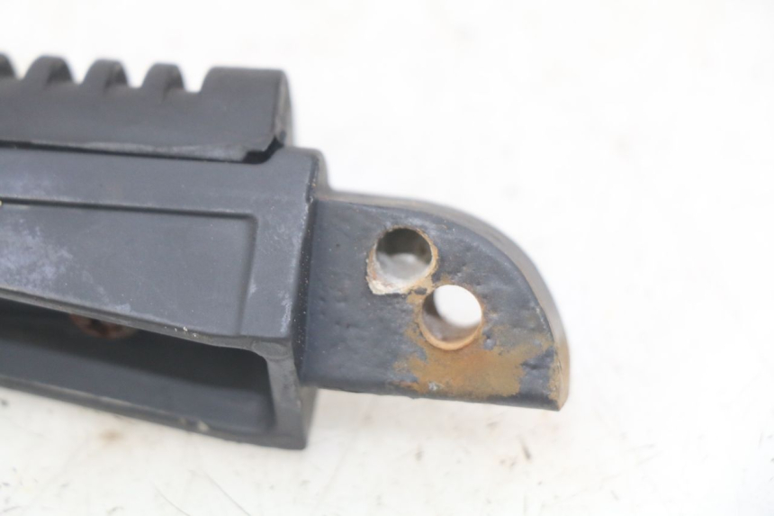 photo de DESCANSO DE PÉ TRASEIRO ESQUERDO YAMASAKI RAPTOR 50 (2013 - 2018) - Detalhe da peça