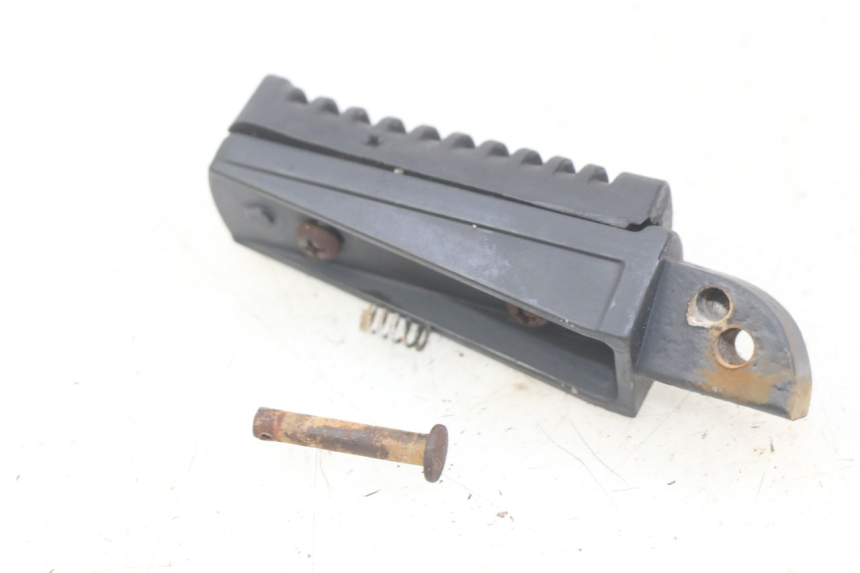 photo de DESCANSO DE PÉ TRASEIRO ESQUERDO YAMASAKI RAPTOR 50 (2013 - 2018) - Zoom do estado de desgaste