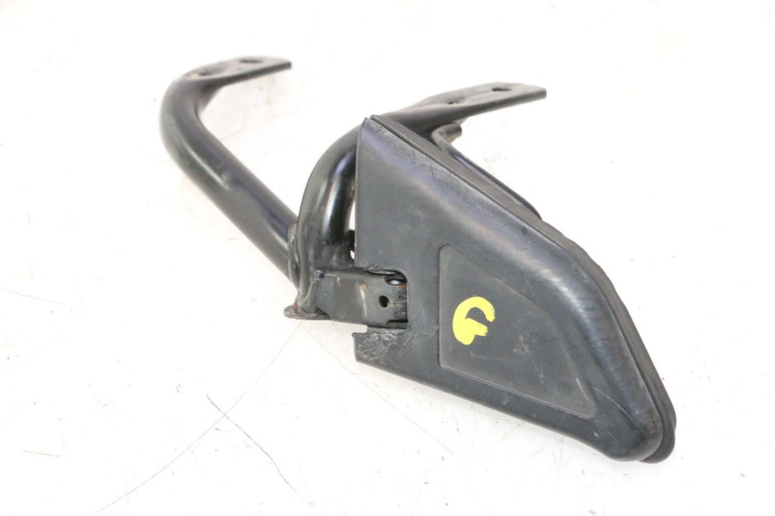 photo de DESCANSO DE PÉ TRASEIRO ESQUERDO HONDA SH 125 (2001 - 2003) - Outro ângulo de visão