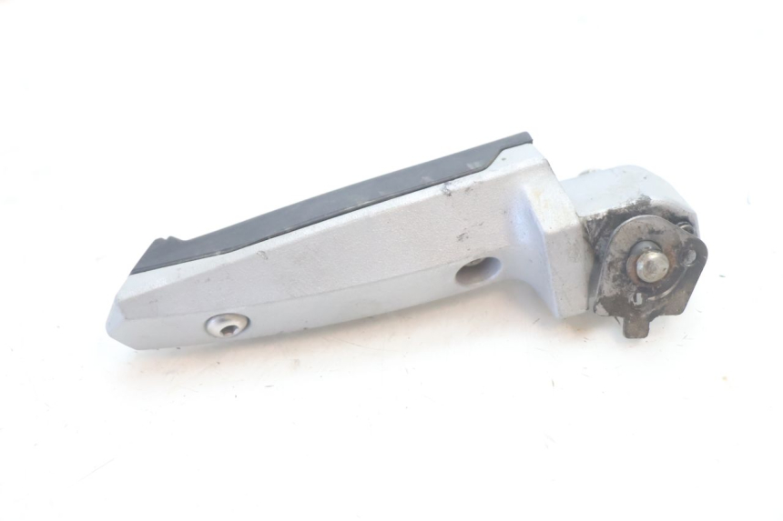 photo de DESCANSO DE PÉ TRASEIRO ESQUERDO CAN-AM SPYDER RS 1000 (2008 - 2012) - Outro ângulo de visão