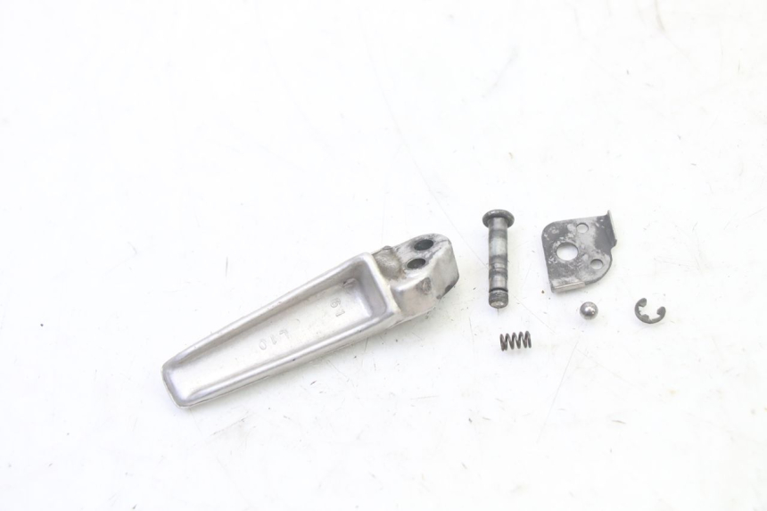 photo de DESCANSO DE PÉ TRASEIRO ESQUERDO SUZUKI SV S 650 (2003 - 2009) - Outro ângulo de visão