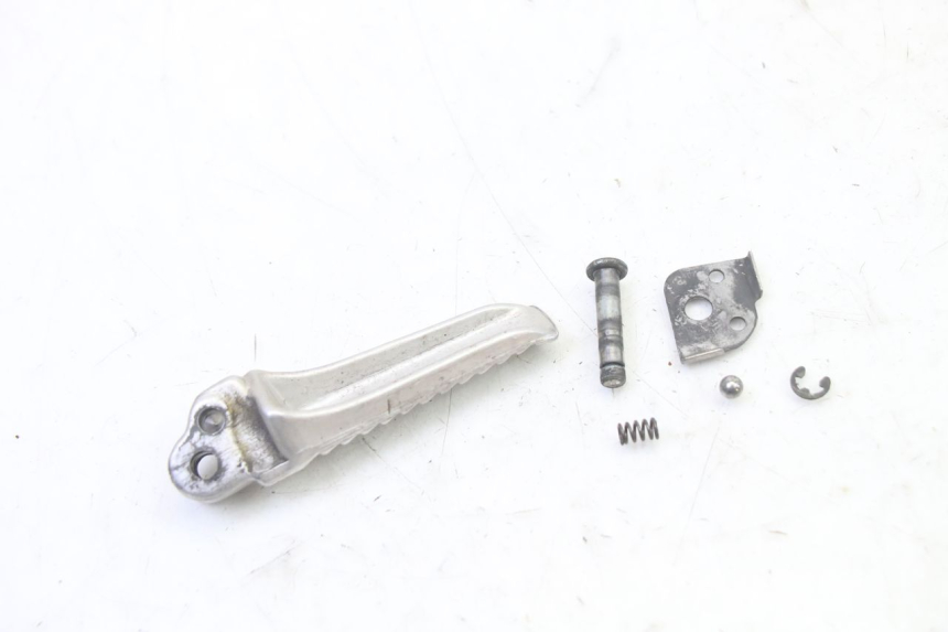 photo de DESCANSO DE PÉ TRASEIRO ESQUERDO SUZUKI SV S 650 (2003 - 2009) - Ampliação técnica