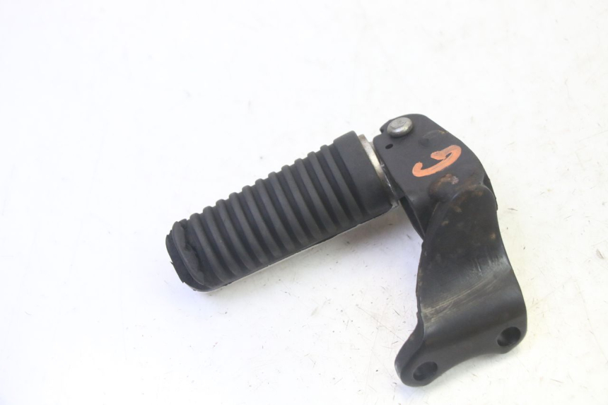 photo de DESCANSO DE PÉ TRASEIRO ESQUERDO YAMAHA X-MAX XMAX 250 (2006 - 2009) - Detalhe da peça