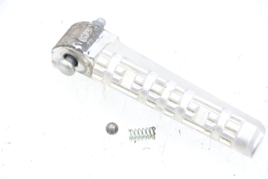 photo de DESCANSO DE PÉ TRASEIRO ESQUERDO YAMAHA X-MAX XMAX 125 (2010 - 2013) - Detalhe da peça