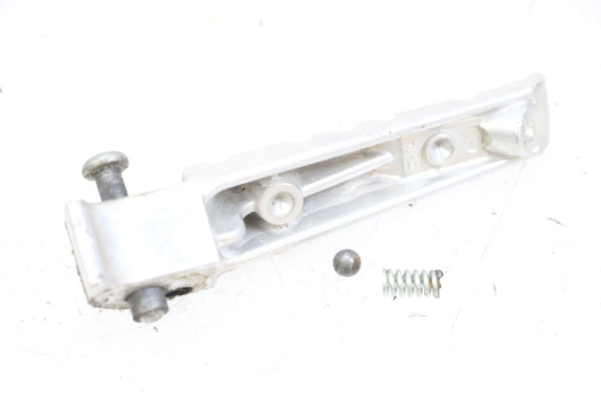 photo de DESCANSO DE PÉ TRASEIRO ESQUERDO YAMAHA X-MAX XMAX 125 (2010 - 2013) - Outro ângulo de visão