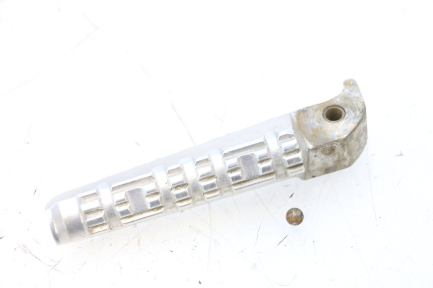 photo de DESCANSO DE PÉ TRASEIRO ESQUERDO YAMAHA X-MAX XMAX 125 (2010 - 2013) - Detalhe da peça
