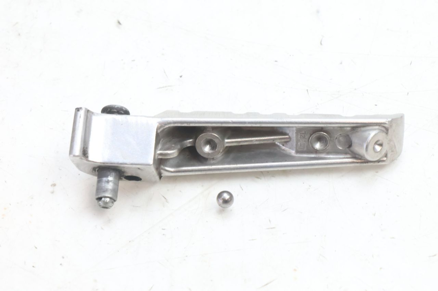 photo de DESCANSO DE PÉ TRASEIRO ESQUERDO YAMAHA X-MAX XMAX 125 (2010 - 2013) - Outro ângulo de visão