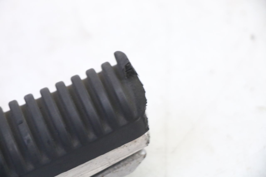 photo de DESCANSO DE PÉ TRASEIRO ESQUERDO YAMAHA XJ6 ABS 600 (2008 - 2016) - Zoom do estado de desgaste