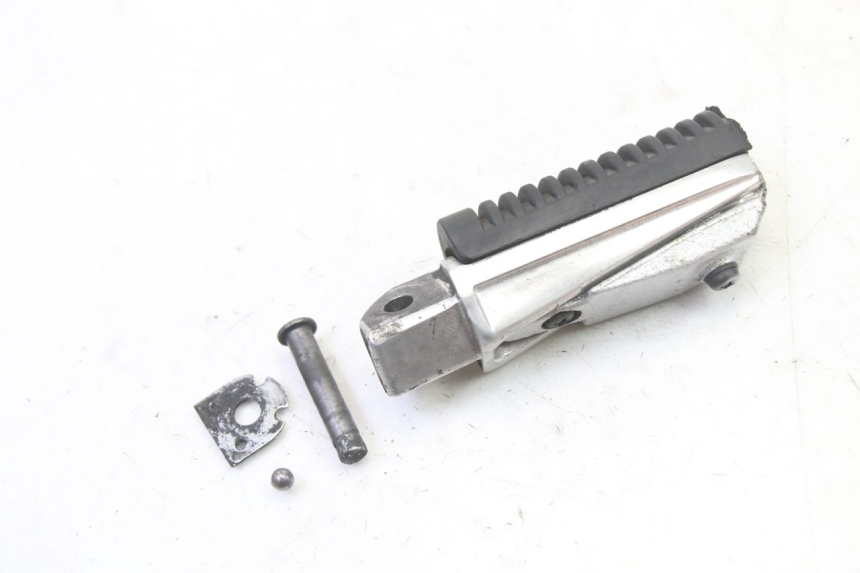 photo de DESCANSO DE PÉ TRASEIRO ESQUERDO YAMAHA XJ6 ABS 600 (2008 - 2016) - Outro ângulo de visão