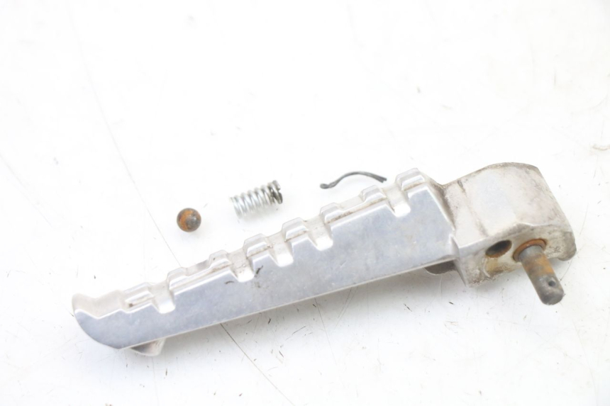photo de DESCANSO DE PÉ TRASEIRO ESQUERDO YAMAHA X-MAX XMAX ABS 250 (2010 - 2014) - Detalhe da peça